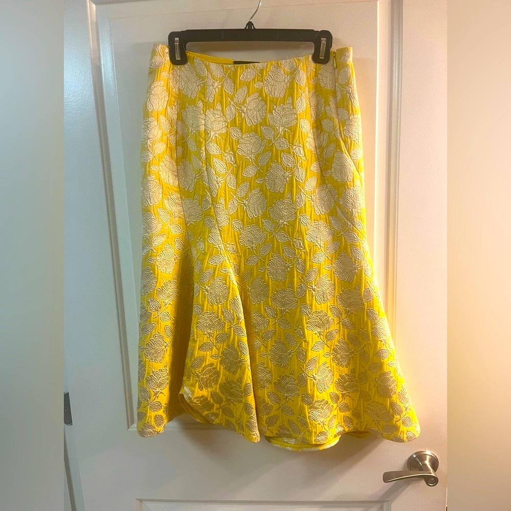 VERA WANG Skirt, Yellow/Ivory/Gold Floral Embroidery, Size 2 but Fits 4-6